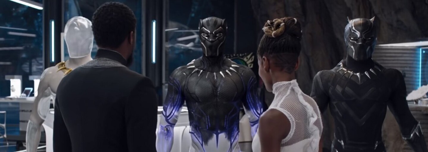 Black Panther predstavuje auto budúcnosti, niektoré herečky však majú veľmi divný prízvuk