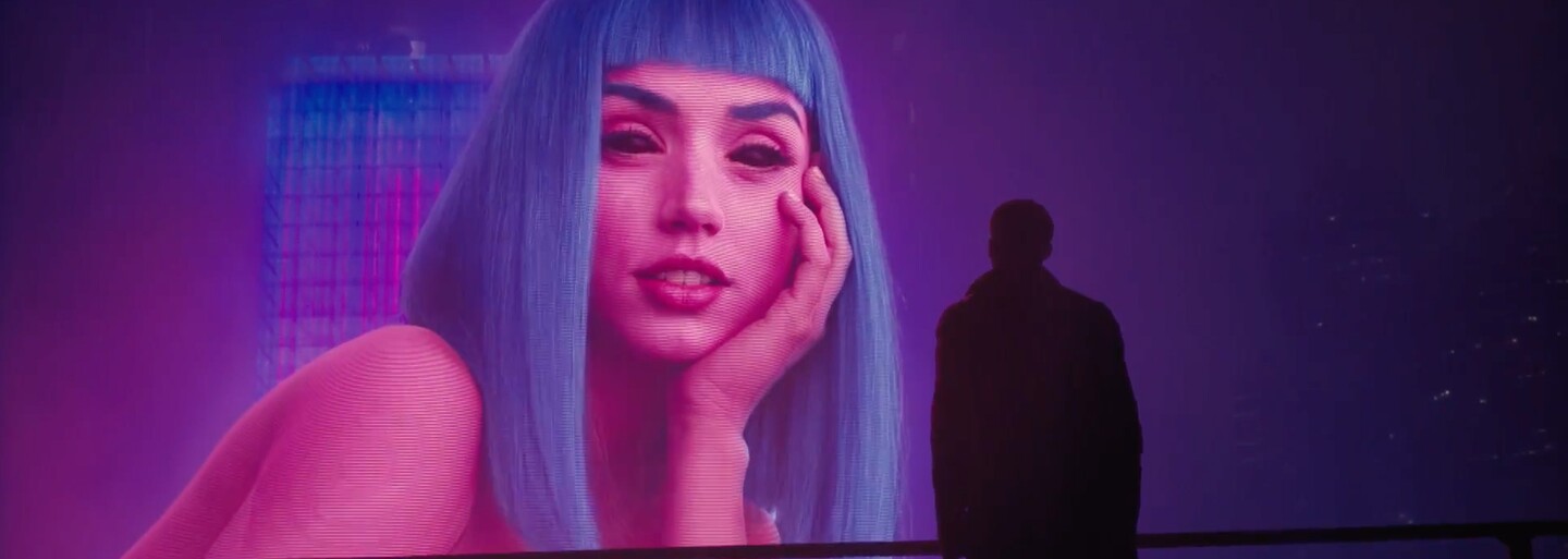 Blade Runner 2049 mal pôvodne štyri dlhé hodiny a režisér Denis Villeneuve dokonca uvažoval, že príbeh rozdelí na dva samostatné filmy