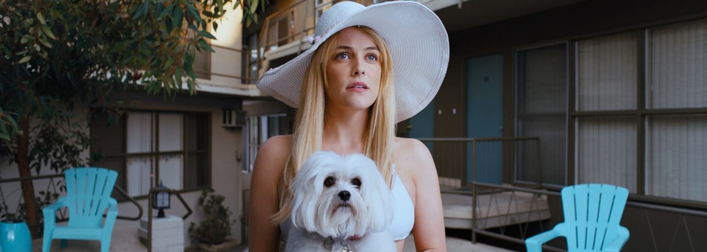 Bláznivá a sexy. Tak na nás z ďalšieho náhľadu pôsobí netradičná kriminálna novinka z Cannes