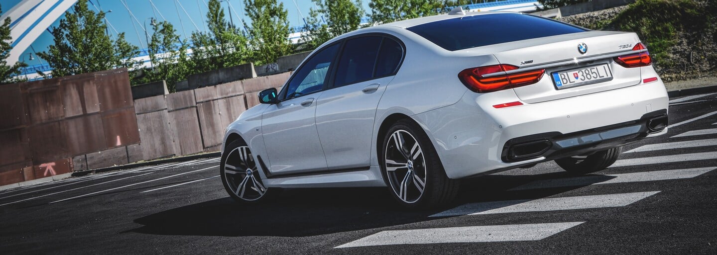BMW 730d xDrive: Impozantný most spájajúci dva svety (Test)