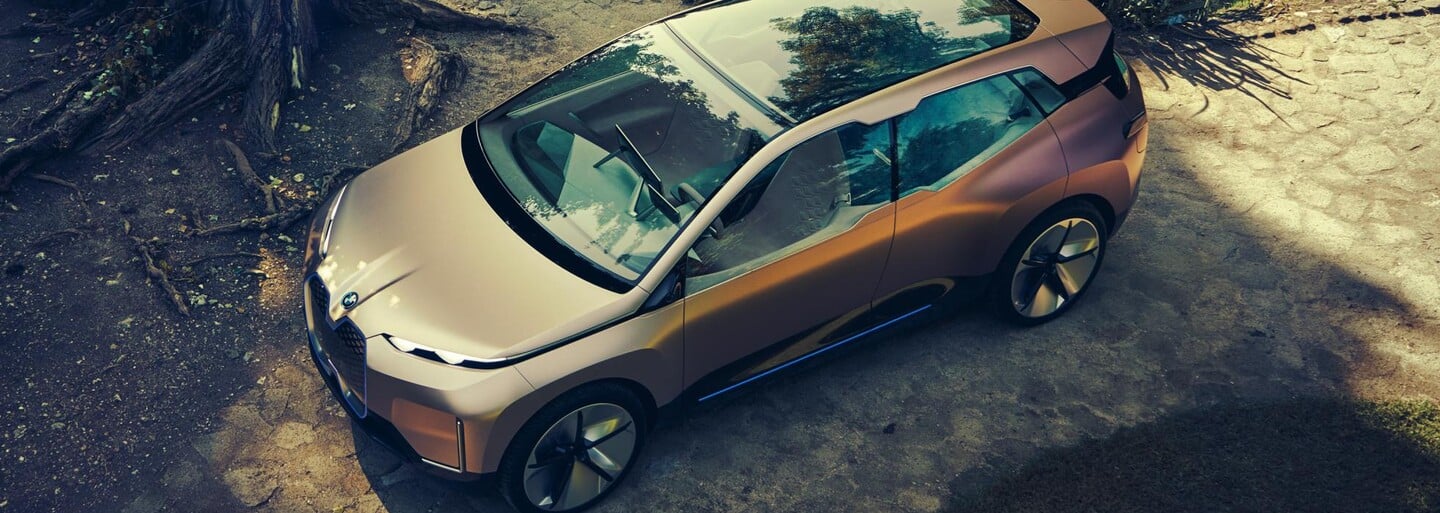 BMW představilo koncept futuristického autonomního crossoveru s elektrickým pohonem