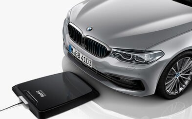 BMW predstavuje bezdrôtovú nabíjaciu podložku pre elektromobily. Plné nabitie vozidla jej trvá približne 3,5 hodiny BMW predstavuje bezdrôtovú nabíjaciu podložku pre elektromobily. Plné nabitie vozidla jej trvá približne 3,5 hodiny