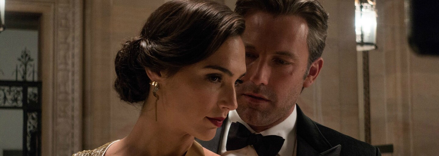 Boh verzus človek. Deň proti noci. Batman a Superman stoja proti sebe vo finálnom traileri