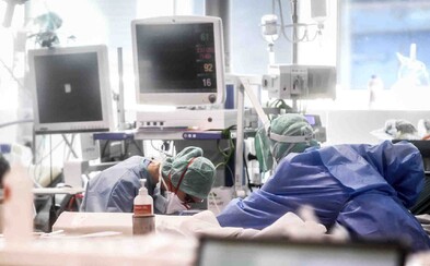 Bohatí Rusi skupujú pľúcne ventilátory, aby si zachránili životy, v nemocniciach ich krajina nemá dostatok Bohatí Rusi skupujú pľúcne ventilátory, aby si zachránili životy, v nemocniciach ich krajina nemá dostatok