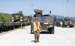 Bojová skupina NATO na území Slovenska je kompletná. „NATO reťaz je každým dňom silnejšia,“ vyhlásil Jaroslav Naď