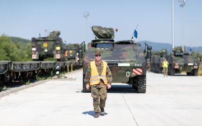 Bojová skupina NATO na území Slovenska je kompletná. „NATO reťaz je každým dňom silnejšia,“ vyhlásil Jaroslav Naď