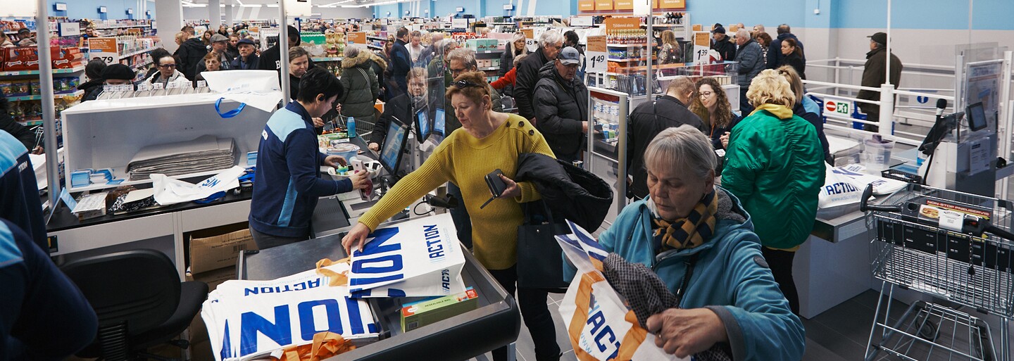Boli sme na otvorení predajne Action. Slováci sa hádali o nákupné košíky a tlačili medzi regálmi