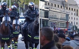 Boli sme sa pozrieť na protestoch v Bratislave: Blízko nás hodili delobuch a skoro sme ohluchli