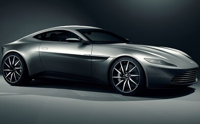 Bondův exkluzivní Aston Martin DB10 se vydražil za více než 3 miliony eur, což překonalo původní očekávání Bondův exkluzivní Aston Martin DB10 se vydražil za více než 3 miliony eur, což překonalo původní očekávání