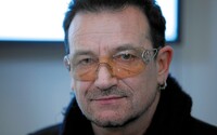 Bono naložil vlastnej kapele U2. Nepáči sa mu jej názov a pri mnohých piesňach sa cíti trápne