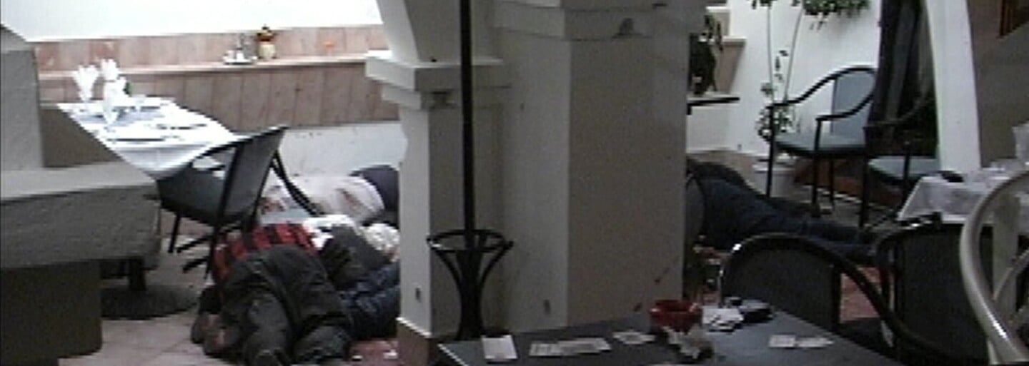 Boris Kollár s piťovcami na drinku a Mikuláš Černák, ktorý spí na tigrovi. 10 záberov na minulosť slovenskej mafie