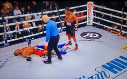 Boxer dostal tvrdé KO a po několika dnech v kómatu zemřel, bylo mu 27 let