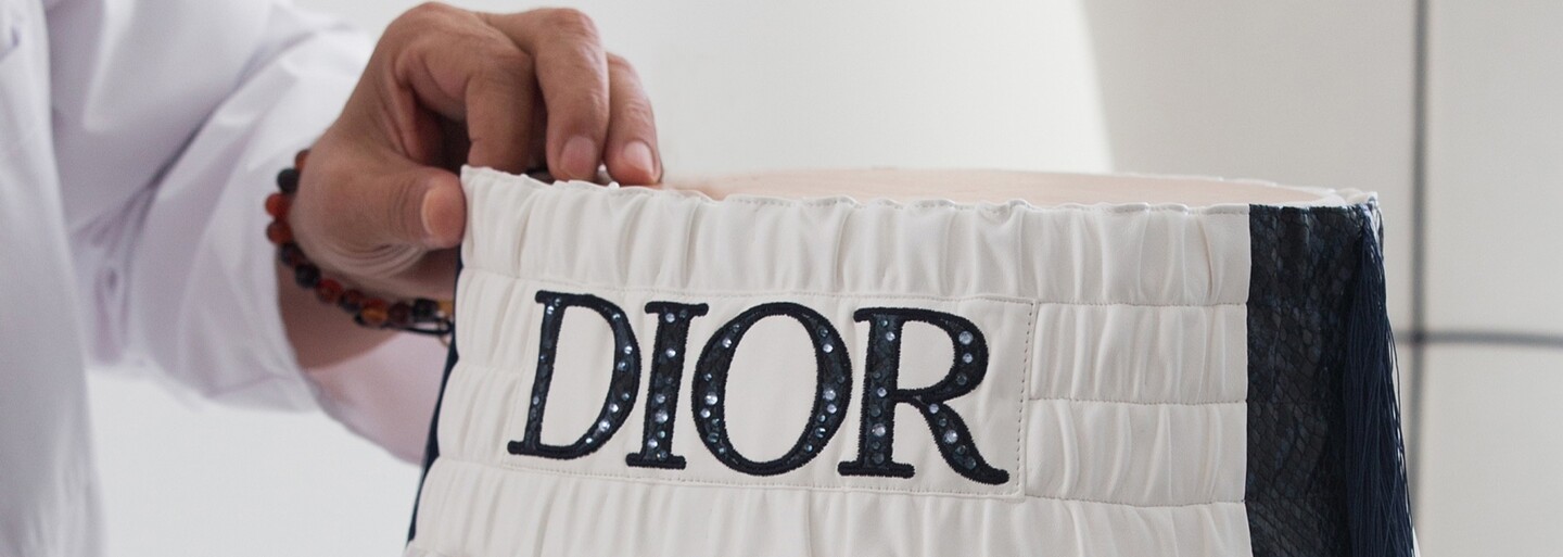 Boxer Ryan Garcia knokautoval svojho súpera v outfite od módneho domu Dior. Na župane mal tritisíc krištáľov