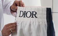 Boxer Ryan Garcia knokautoval svojho súpera v outfite od módneho domu Dior. Na župane mal tritisíc krištáľov