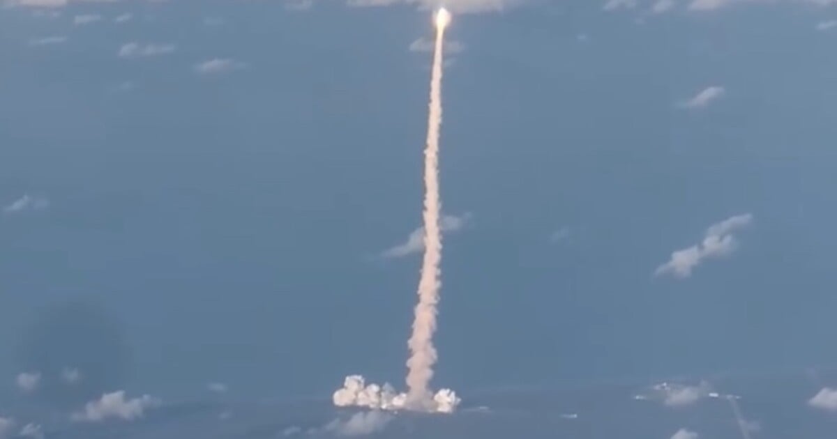 VIDEO: Záběry, které boří internet. Podívej se na vzlet Artemis II z pohledu pasažérky civilního letu