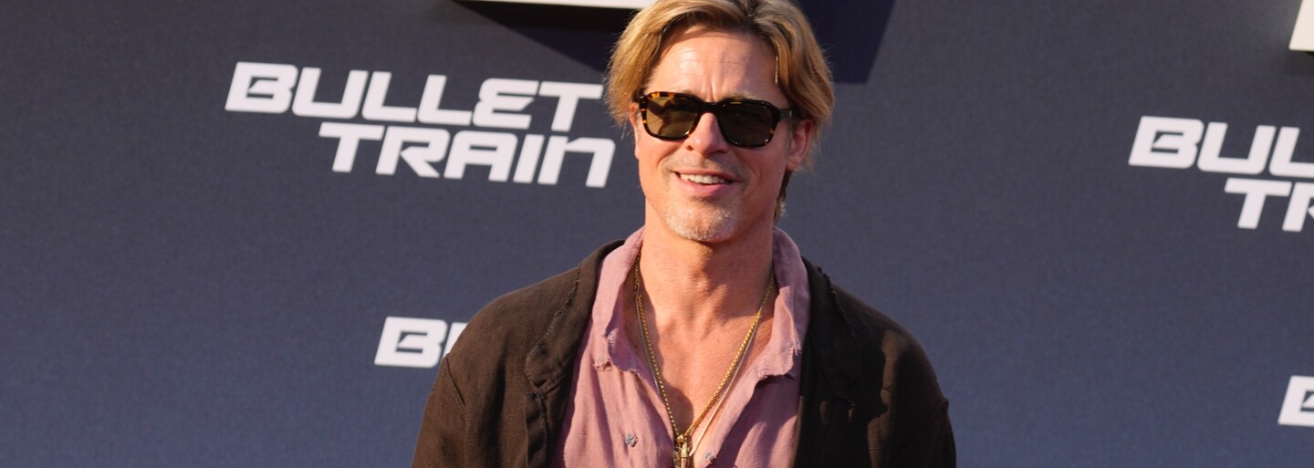 Brad Pitt prišiel na premiéru svojho nového filmu v ľanovej sukni