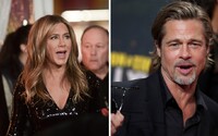 Brad Pitt s obdivem sledoval svou exmanželku Jennifer Aniston při děkovném projevu
