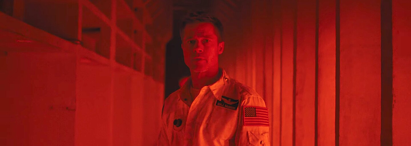 Brad Pitt sa počas vesmírnej misie snaží zachrániť slnečnú sústavu a nájsť strateného otca. Sci-fi Ad Astra vyzerá skvele!
