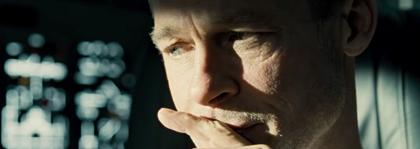 Brad Pitt ťa vo vizuálne nádhernom sci-fi Ad Astra ohúri jedným zo svojich najlepších hereckých výkonov kariéry (Recenzia)