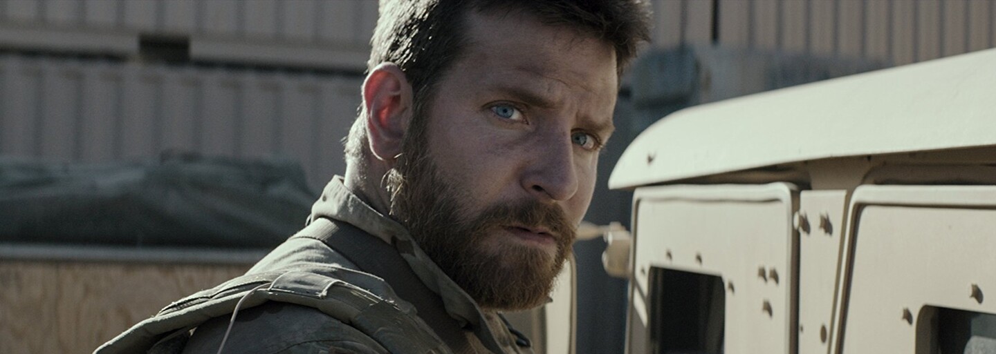 Bradley Cooper a Clint Eastwood spolu natočia ďalší film. Pôjde o skutočný príbeh 80-ročného šoféra, ktorý pracoval pre mexický kartel