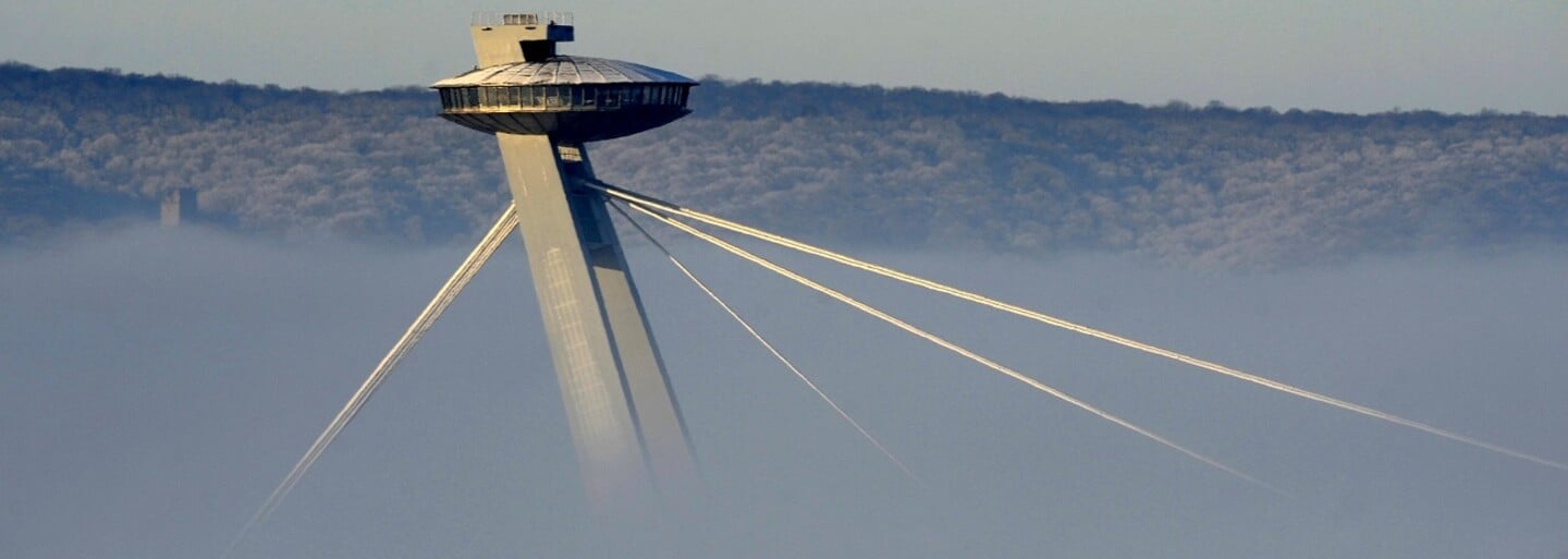 Bratislava bude mať unikátnu atrakciu. Z vyhliadkovej veže UFO sa budeš môcť spustiť lanovkou rovno na pláž pod mostom