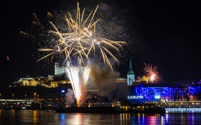 Bratislava ohňostroj napokon mať bude, vraj kvôli bezpečnosti. Iné mestá radšej poslali ušetrené peniaze Prešovu Bratislava ohňostroj napokon mať bude, vraj kvôli bezpečnosti. Iné mestá radšej poslali ušetrené peniaze Prešovu