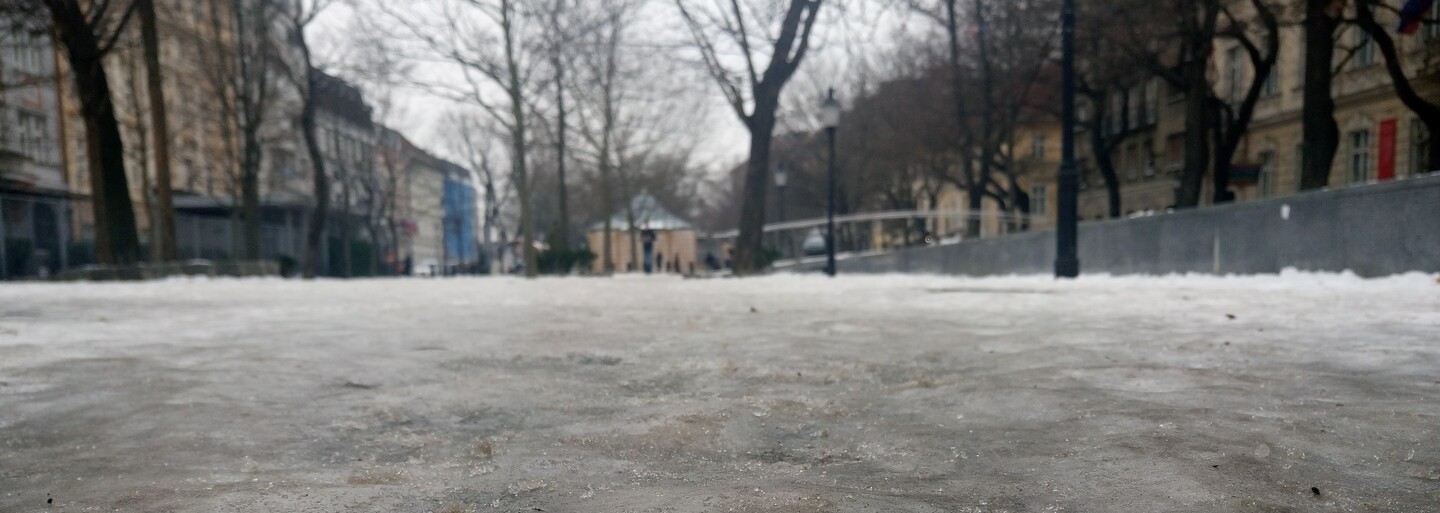 Bratislava prehrala boj s ľadom. Koľkokrát si už spadol?