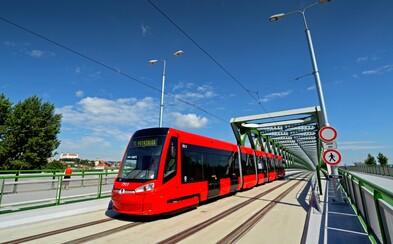 Bratislava sa posúva do 21. storočia. V nových autobusoch si pravdepodobne budeš môcť nabiť mobil Bratislava sa posúva do 21. storočia. V nových autobusoch si pravdepodobne budeš môcť nabiť mobil