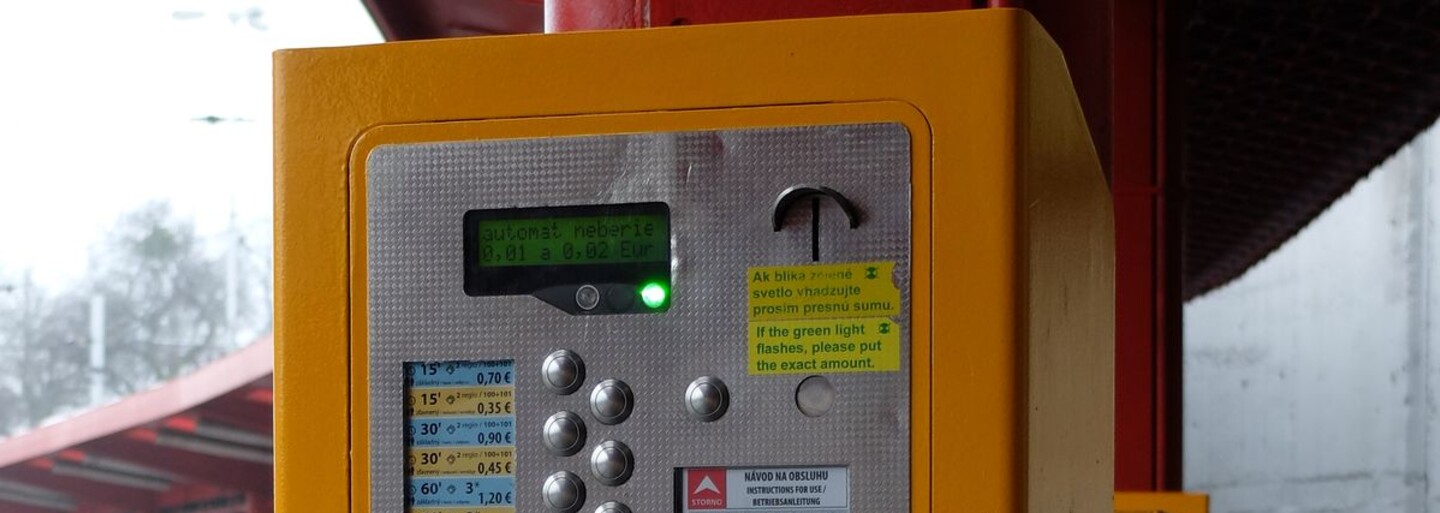 Bratislavská MHD sa posúva do 21. storočia. Vo väčšine automatov sa bude dať platiť aj kartou