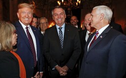 Brazílčania aj tak nikdy nechytia žiadnu chorobu, vyhlásil prezident Bolsonaro. Koronavírus naďalej zľahčuje