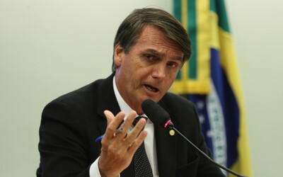 Brazilský prezident chce zveřejnit jména úředníků, kteří schválili vakcínu pro děti. V minulosti jim vyhrožovali smrtí