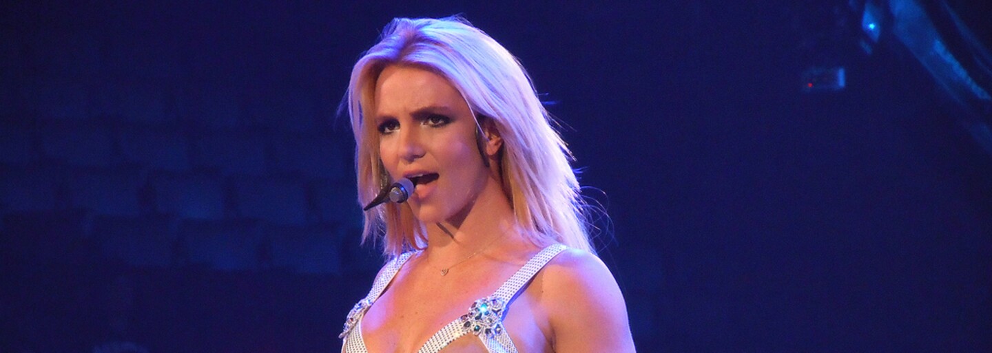 Britney Spears opakovaně přidává fotky a videa nahoře bez. Je to projev rebelie a boje za vlastní svobodu?
