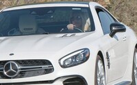 Britney Spears slaví svobodu: Jezdí v Mercedesu za 3 miliony a na Instagramu zveřejňuje lechtivá videa