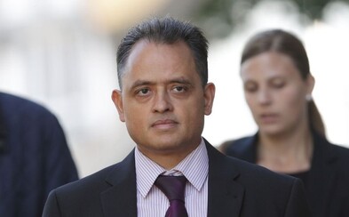 Britského lekára odsúdili na tri doživotia za až 90 prípadov sexuálneho násilia Britského lekára odsúdili na tri doživotia za až 90 prípadov sexuálneho násilia