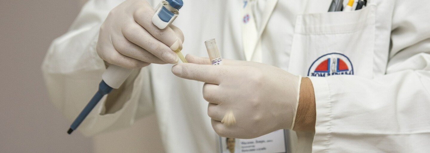 Brněnští vědci vyvinuli unikátní multifunkční hydrogel, kterým budou moci léčit zlomené kosti i popáleniny