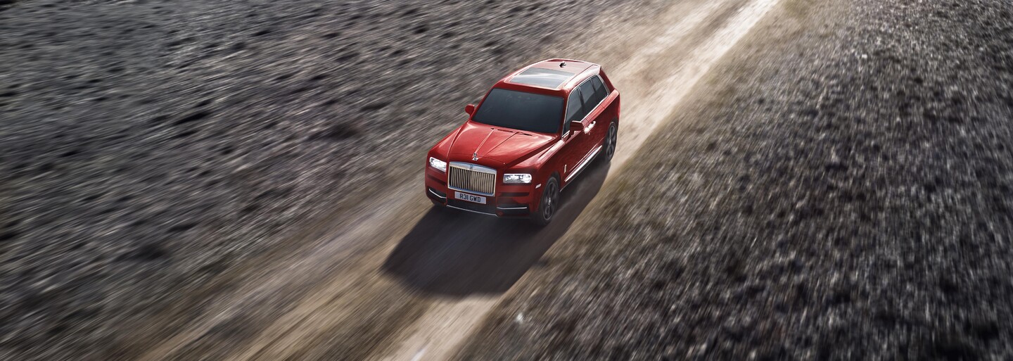 Brodiť sa vodou s Rolls-Royce? Najluxusnejšie SUV za 325-tisíc to dokáže