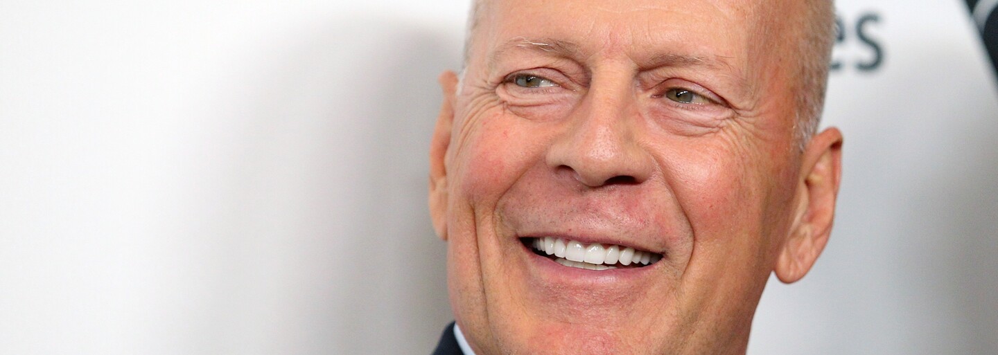 Bruce Willis ohlásil koniec hereckej kariéry. Diagnostikovali mu totiž stratu reči