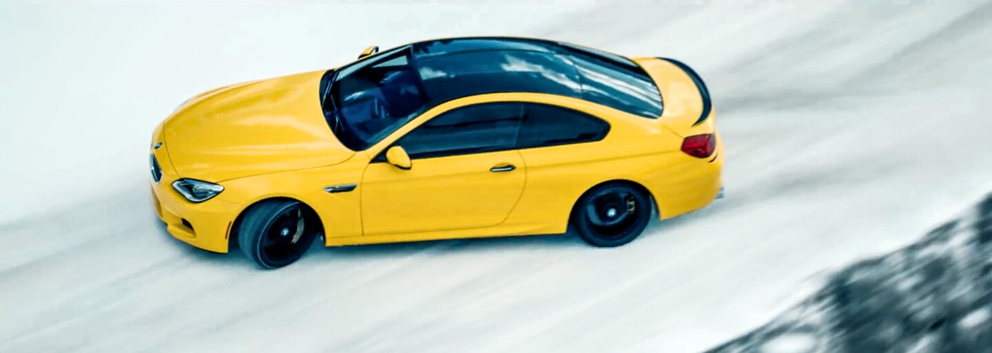 Brutálne 560-koňové BMW M6 si s ľahkosťou v reklame driftuje zamrznutou kanadskou krajinou