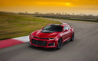 Brutální Camaro ZL1 dostalo výrazný body kit, 10stupňový automat, 11 chladičů a až 648 koní! Brutální Camaro ZL1 dostalo výrazný body kit, 10stupňový automat, 11 chladičů a až 648 koní!