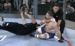 Brutální začátky UFC: Šílené knockouty, obrovské váhové rozdíly a takřka žádná pravidla