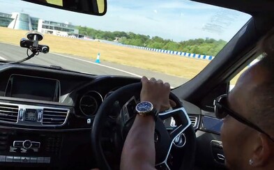 Brutální Mercedes E 63 AMG a úřadující šampion Formule 1, Lewis Hamilton. Takto se driftuje! Brutální Mercedes E 63 AMG a úřadující šampion Formule 1, Lewis Hamilton. Takto se driftuje!