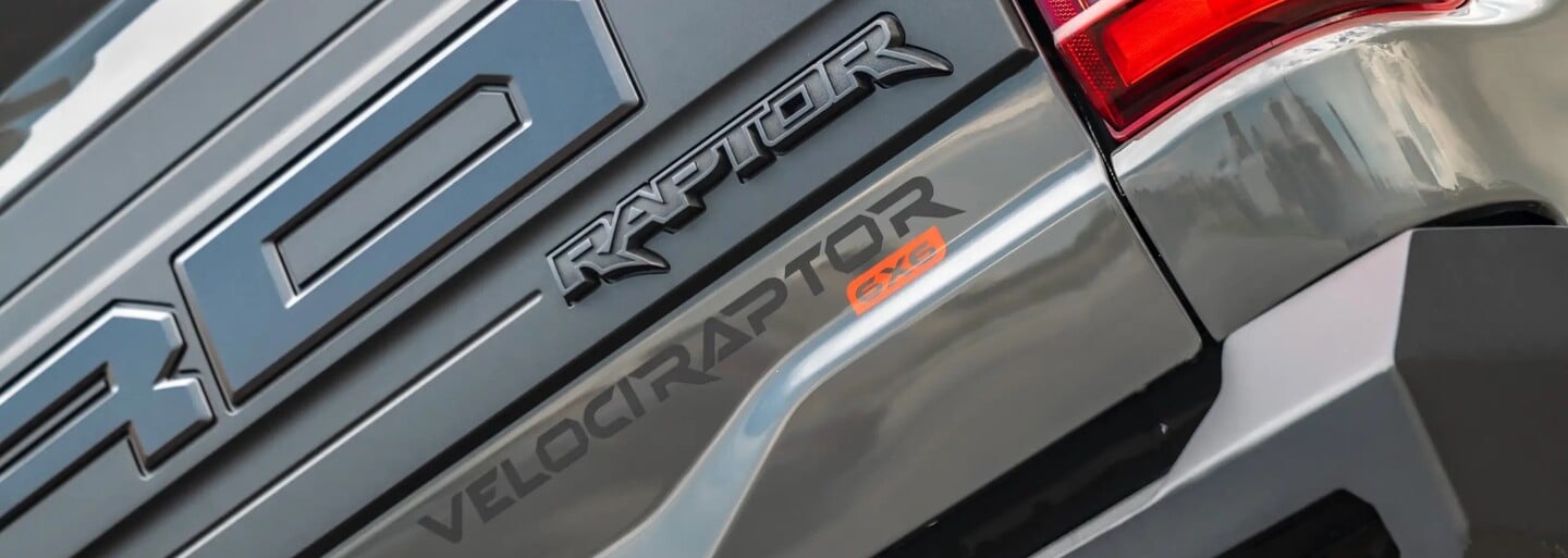 Brutálny VelociRaptor 6x6 je späť. Tretia generácia má 566 koní, 3 nápravy a stojí takmer 400-tisíc eur