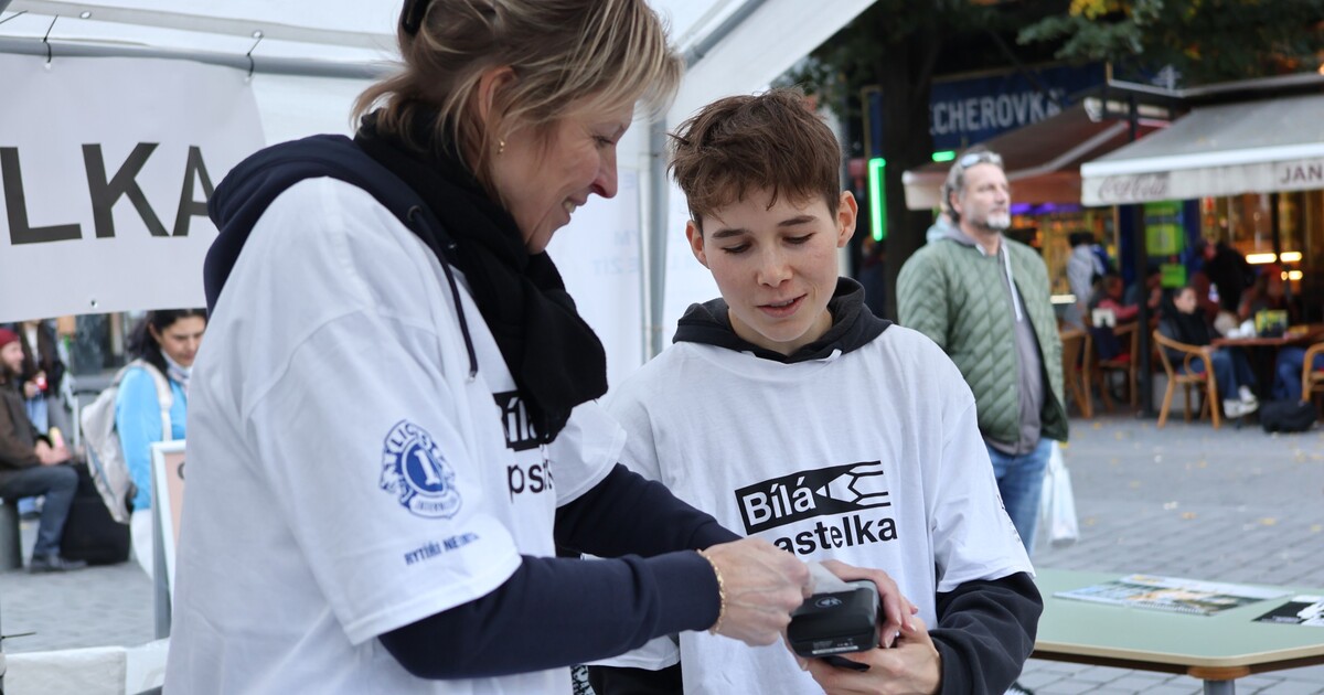 Sbírka Bílá pastelka je do středy v ulicích. Dary podpoří lidi se zrakovým postižením