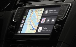 Budeme si autá odomykať iPhonom? Apple pracuje na funkcii CarKey