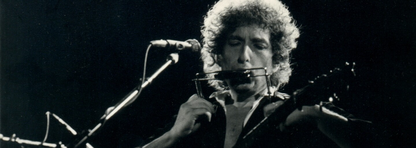 Budou koncerty bez mobilů? Zakazuje je stále více hudebníků, nově i Bob Dylan