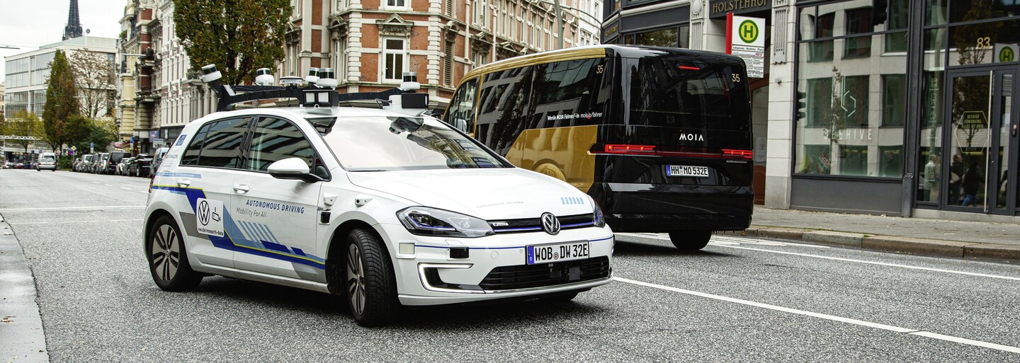 Budú mať autá niekedy plnohodnotného autopilota? Popredný predstaviteľ VW o tom pochybuje