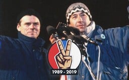 Bundy do pása, bláznivé svetre a budajky. Ako vyzerala móda počas nežnej revolúcie?
