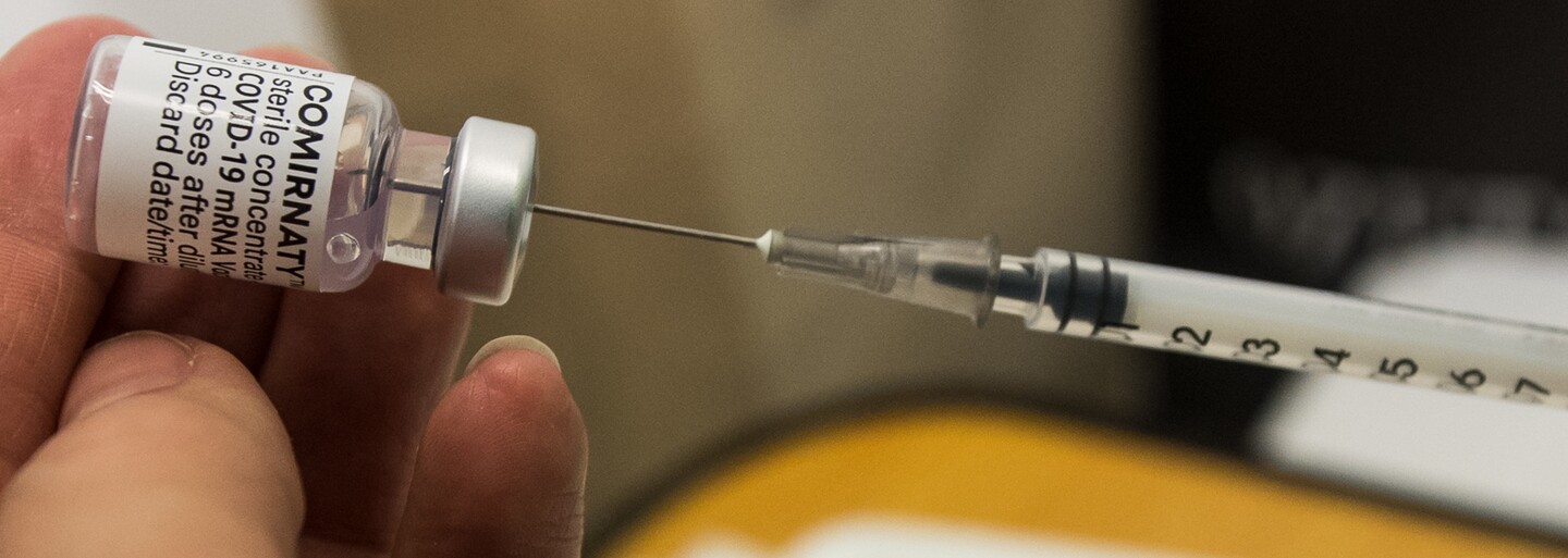 Byli proti očkování, nakonec změnili názor. Zjišťovali jsme, proč se někteří Češi nechali očkovat, i když dříve byli proti