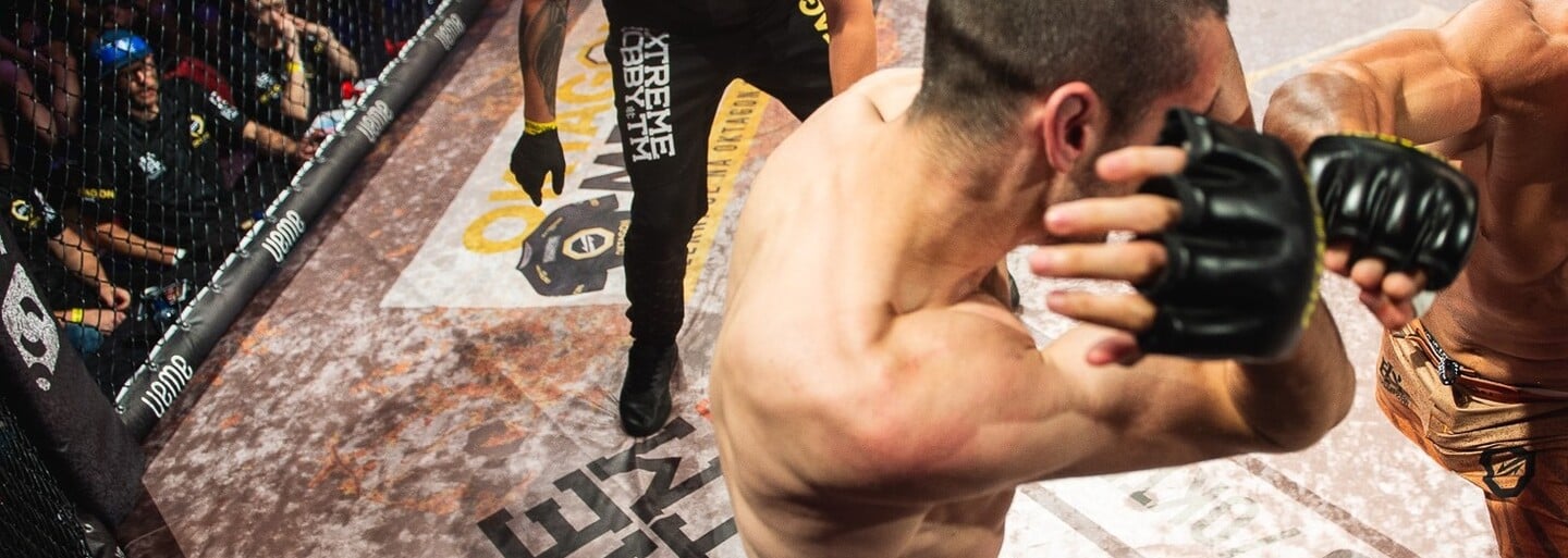 Bývalý olympionik přišel během MMA zápasu o prst. Sám si nepamatuje, jak se to stalo