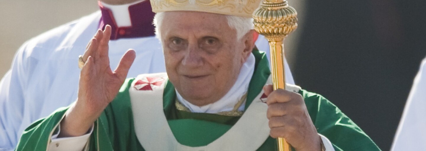 Bývalý papež Benedikt XVI. je velmi nemocný, informoval papež František